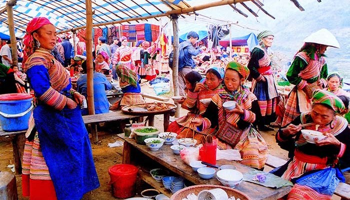 Chợ Mường Hum